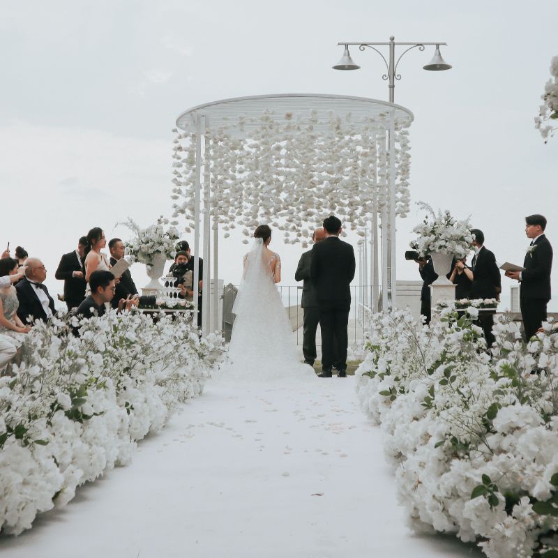 E&O - White by De Comate